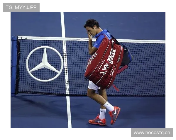 费德勒退役后住的那栋湖边别墅，光草坪修剪费就够我干十年